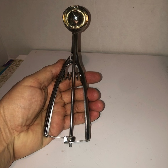 Vintage stainless steel  Ice Cream Scoop- for those warm summer days -used - Picture 7 of 11